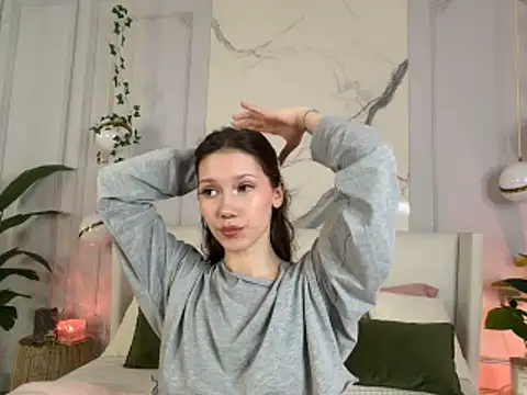 MaryNixon  online show from April 21, 2026, 5:25 am