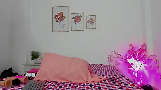 hellzel moon online show from October 7, 2025, 7:04 pm