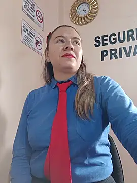 Snapshot of Hannah-colx chatting on June 9, 2026, 1:34 pm Hannah-colx online show from June 9, 2026, 1:34 pm