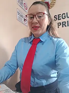 Snapshot of Hannah-colx chatting on June 5, 2026, 2:23 pm Hannah-colx online show from June 5, 2026, 2:23 pm