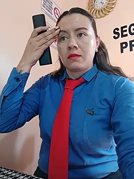 Snapshot of Hannah-colx chatting on June 10, 2026, 1:34 pm Hannah-colx online show from June 10, 2026, 1:34 pm