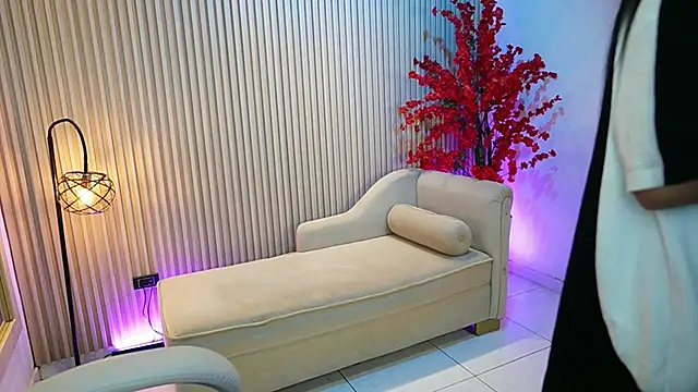 GiaNovak online show from October 1, 2025, 11:36 am