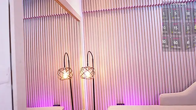 GiaNovak online show from October 16, 2025, 11:51 am