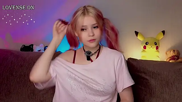 RavenKitten  online show from June 5, 2026, 2:38 am
