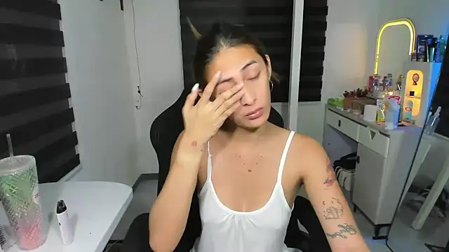 BabyAngelLooove online show from December 5, 2025, 4:16 pm