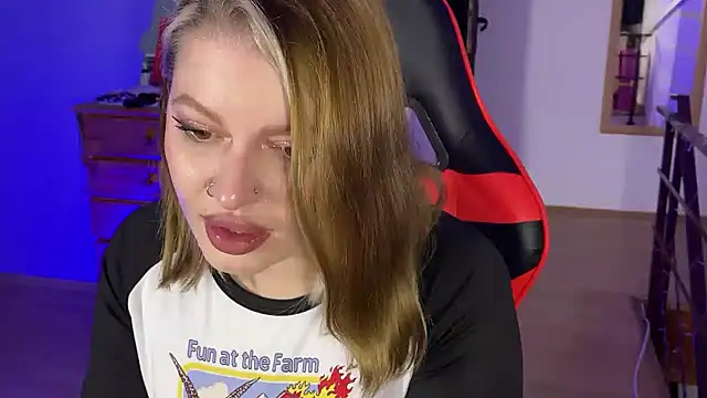 Mia Kamp online show from October 9, 2025, 6:08 pm