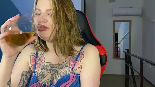 Mia Kamp online show from September 16, 2025, 3:46 pm