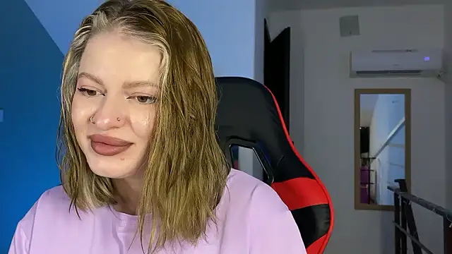 Mia Kamp online show from September 14, 2025, 3:12 pm