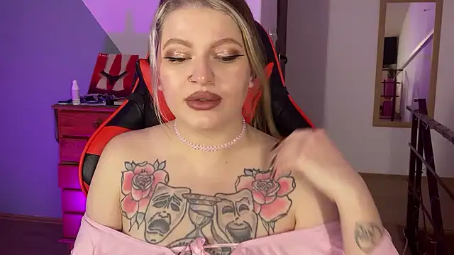 Mia Kamp online show from October 18, 2025, 11:07 pm