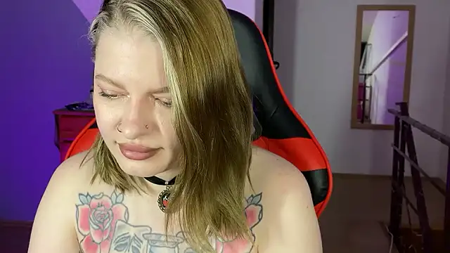 Mia Kamp online show from October 2, 2025, 6:00 pm