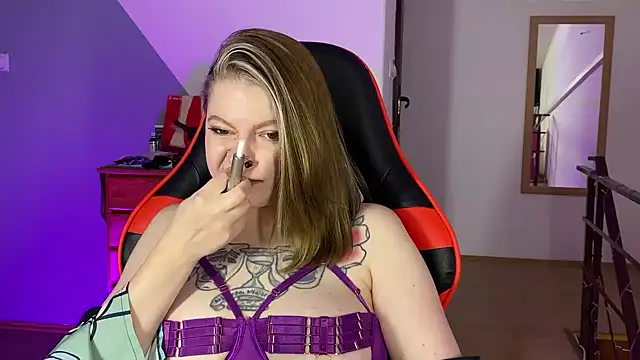 Mia Kamp online show from October 8, 2025, 10:39 am