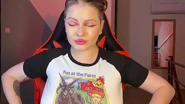 Mia Kamp online show from September 12, 2025, 7:13 pm