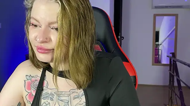 Mia Kamp online show from September 23, 2025, 2:57 pm