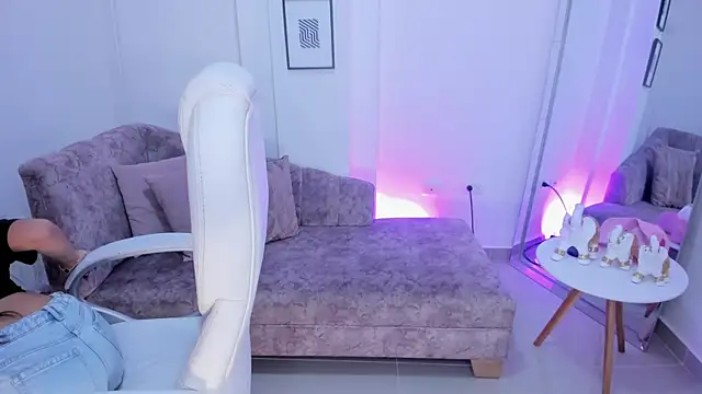 issi loren online show from September 9, 2025, 7:34 pm