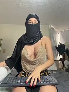 Snapshot of azzahara- chatting on May 28, 2026, 8:59 pm azzahara- online show from May 28, 2026, 8:59 pm