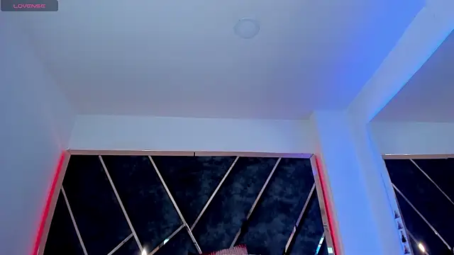 SusanaHenao online show from November 4, 2025, 6:33 pm