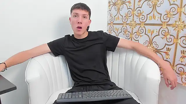 LittleDanny  online show from November 21, 2025, 4:28 pm