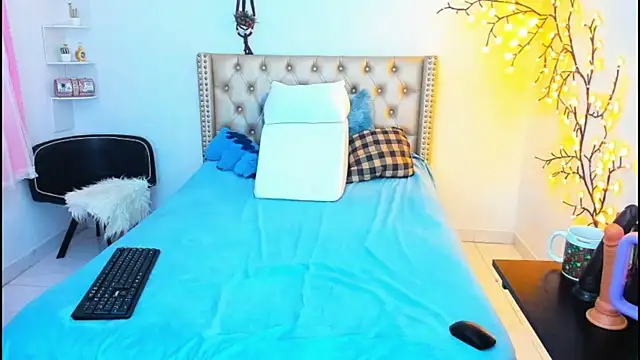 LenaStylesOA online show from September 27, 2025, 12:44 pm