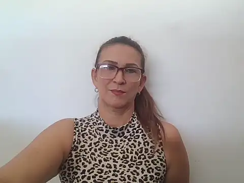 MiaVega online show from September 16, 2025, 4:08 pm