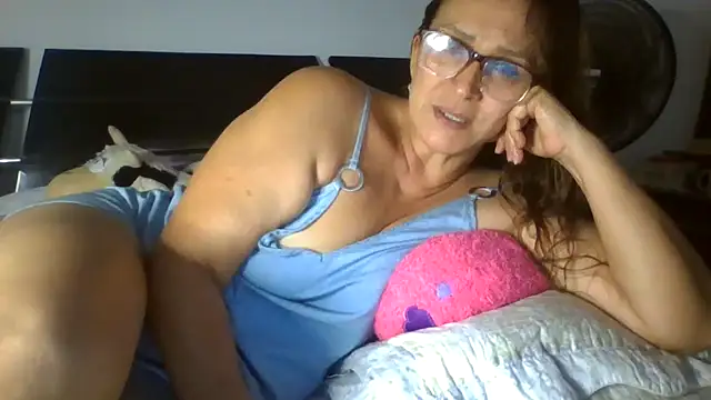 MiaVega online show from November 24, 2025, 2:11 am