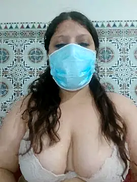 Hot-lino online show from May 3, 2026, 11:19 pm
