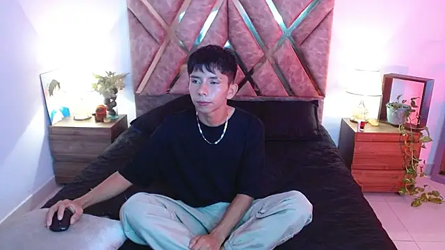 Hyunjin Son online show from September 19, 2025, 12:36 am