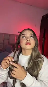 Snapshot of AnnyLopezzz_ chatting on February 18, 2026, 6:33 am AnnyLopezzz online show from February 18, 2026, 6:33 am