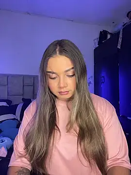 Snapshot of AnnyLopezzz_ chatting on March 10, 2026, 5:33 am AnnyLopezzz online show from March 10, 2026, 5:33 am