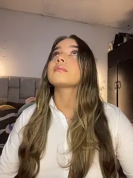 Snapshot of AnnyLopezzz_ chatting on March 8, 2026, 4:38 am AnnyLopezzz online show from March 8, 2026, 4:38 am