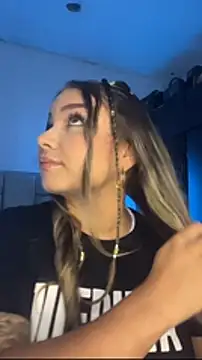 Snapshot of AnnyLopezzz_ chatting on February 15, 2026, 2:12 am AnnyLopezzz online show from February 15, 2026, 2:12 am