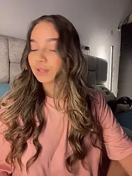 Snapshot of AnnyLopezzz_ chatting on March 21, 2026, 8:19 am AnnyLopezzz online show from March 21, 2026, 8:19 am