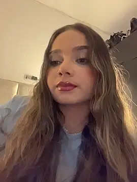 Snapshot of AnnyLopezzz_ chatting on March 16, 2026, 5:44 am AnnyLopezzz online show from March 16, 2026, 5:44 am