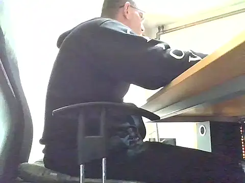 IMGTomi online show from February 3, 2026, 9:47 am