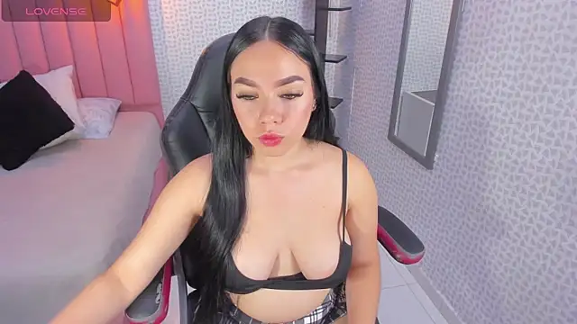 MOLLYSPENCER1 online show from November 11, 2025, 7:19 pm