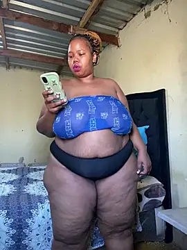 Curvycandy95 online show from July 6, 2026, 8:10 am
