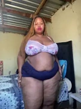 Curvycandy95 online show from July 14, 2026, 8:41 am