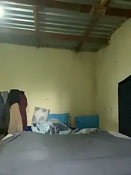 Curvycandy95 online show from April 22, 2026, 5:36 am