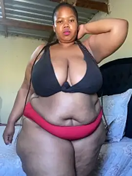 Snapshot of Curvycandy95 chatting on June 14, 2026, 8:15 am Curvycandy95 online show from June 14, 2026, 8:15 am