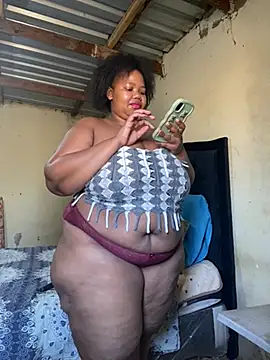 Curvycandy95 online show from July 17, 2026, 7:38 am