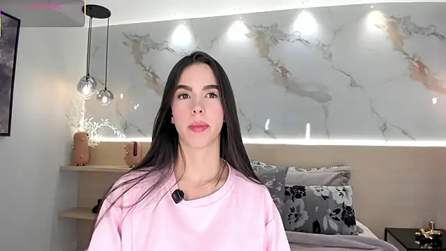 Snapshot of SolAvelar chatting on June 21, 2026, 1:22 am SolAvelar online show from June 21, 2026, 1:22 am