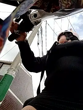 -Mia1 online show from October 6, 2025, 4:08 pm