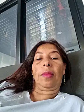 maleja23 online show from October 22, 2025, 1:43 pm