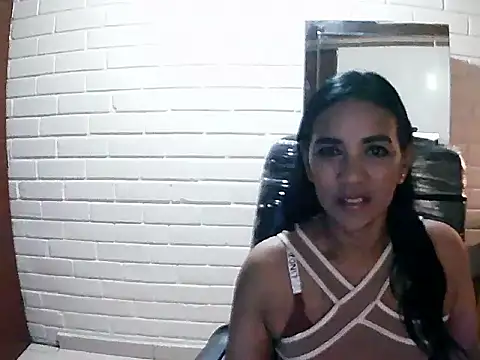 MiiaVelasquez online show from October 18, 2025, 5:42 am