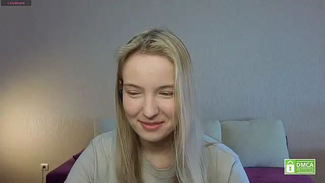 HongTomczak online show from June 16, 2026, 7:41 am