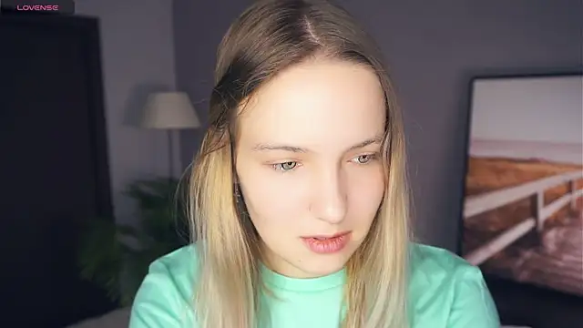 HongTomczak online show from September 9, 2025, 6:34 am