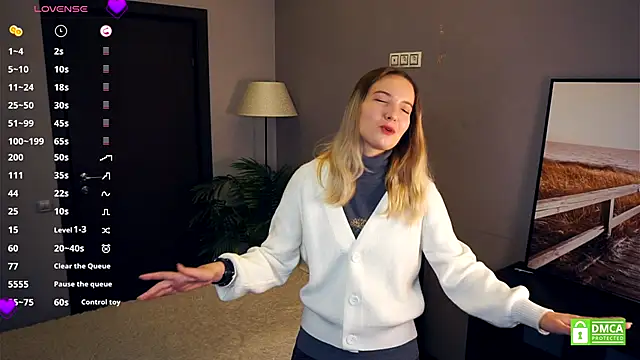 HongTomczak online show from October 5, 2025, 7:43 am