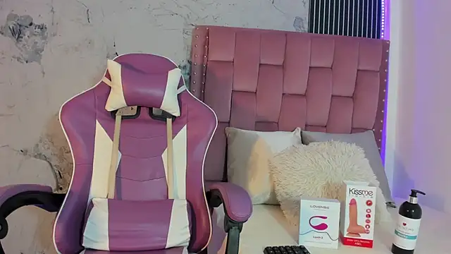 Mia Duarte1 online show from September 23, 2025, 7:32 pm