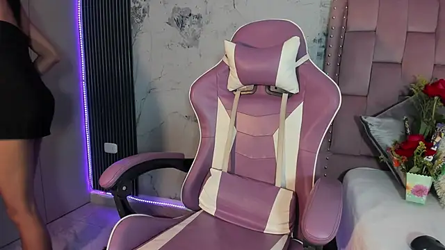 Mia Duarte1 online show from September 20, 2025, 7:30 pm