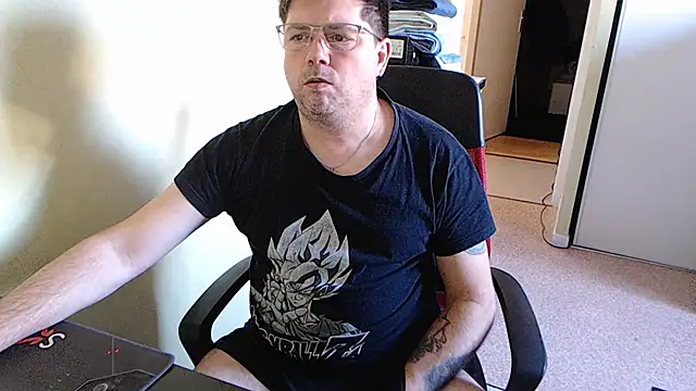 blueandwhite1 online show from February 6, 2025, 3:41 pm