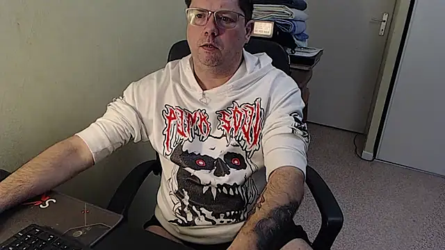 blueandwhite1 online show from February 9, 2025, 9:16 am